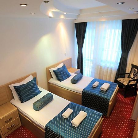 Hotel Pejton プリシュティナ エクステリア 写真