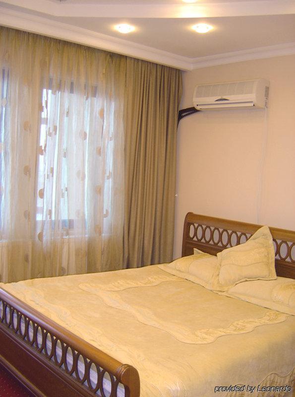 Hotel Pejton プリシュティナ 部屋 写真