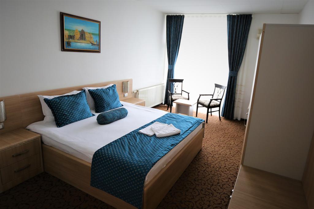 Hotel Pejton プリシュティナ エクステリア 写真