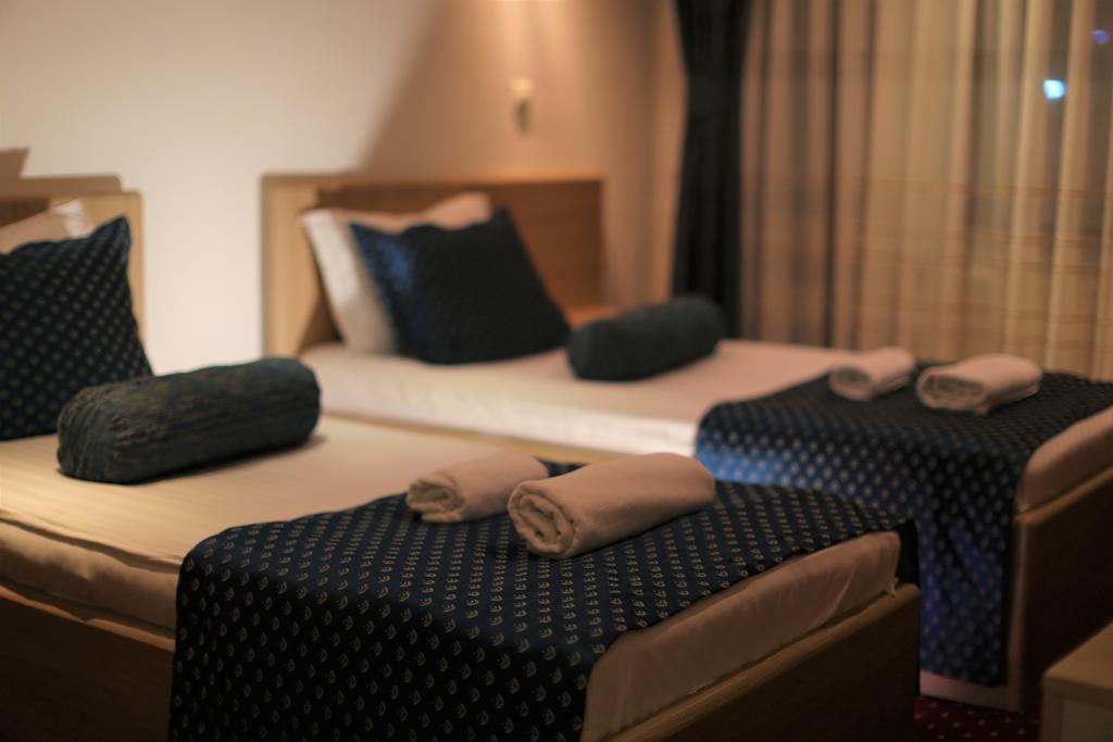 Hotel Pejton プリシュティナ エクステリア 写真