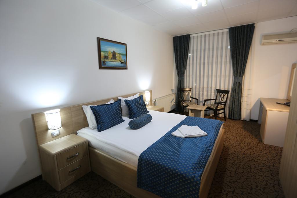 Hotel Pejton プリシュティナ エクステリア 写真
