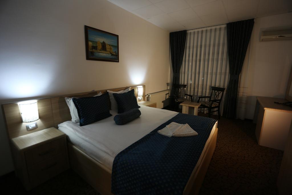 Hotel Pejton プリシュティナ エクステリア 写真