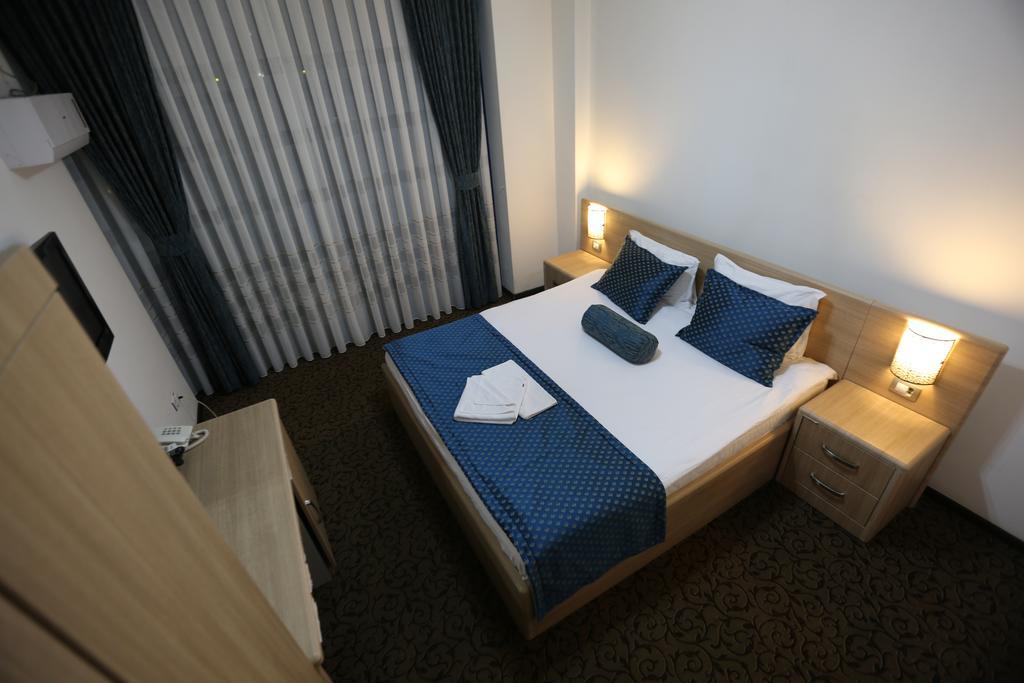 Hotel Pejton プリシュティナ エクステリア 写真