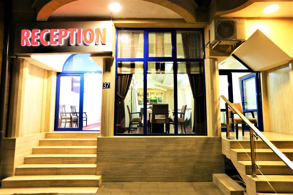 Hotel Pejton プリシュティナ エクステリア 写真