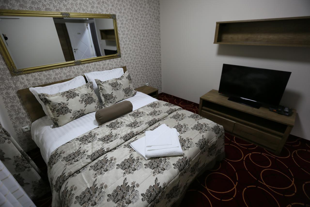 Hotel Pejton プリシュティナ エクステリア 写真