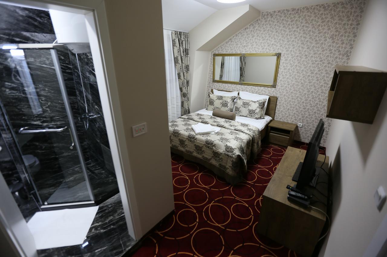 Hotel Pejton プリシュティナ エクステリア 写真