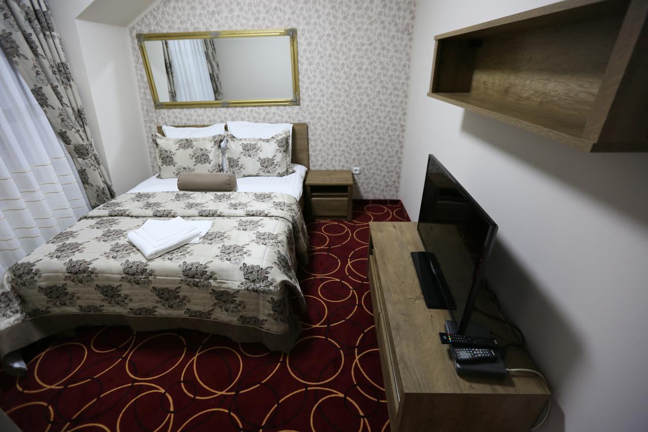 Hotel Pejton プリシュティナ エクステリア 写真
